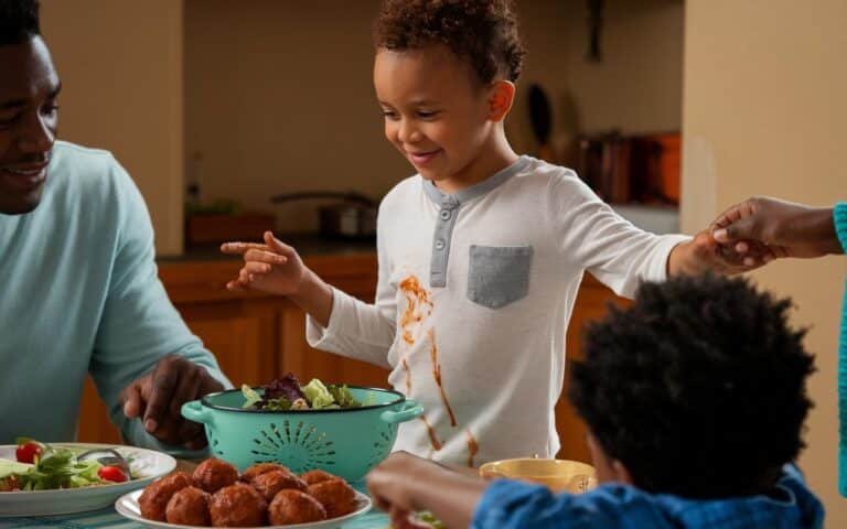 Marre des taches qui ne partent pas ? Voici 8 solutions qui marchent vraiment