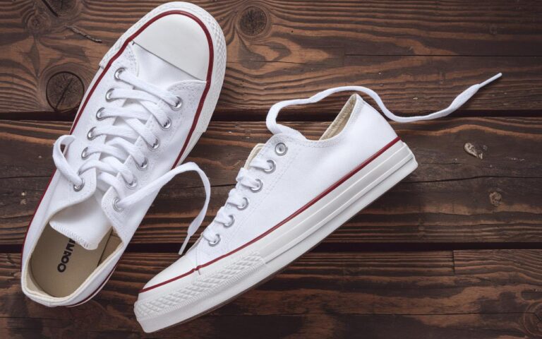 Voici le secret pour des baskets impeccables sans Javel ni bicarbonate, “C’est magique”