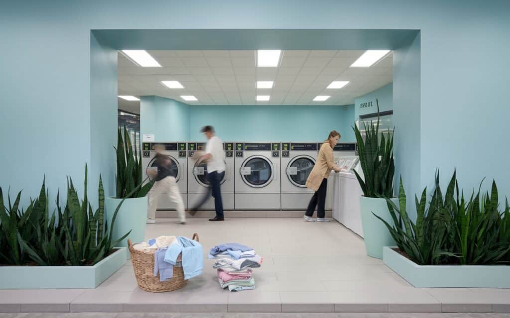 Comment gérer le temps d’attente efficacement dans une laverie ?