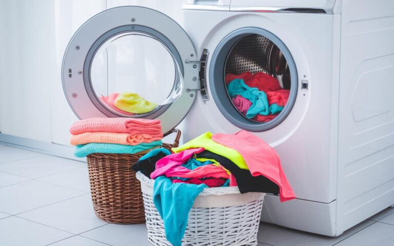 Vous ne le lavez jamais alors qu’il est infesté de microbes : ce vêtement que tout le monde oublie de nettoyer